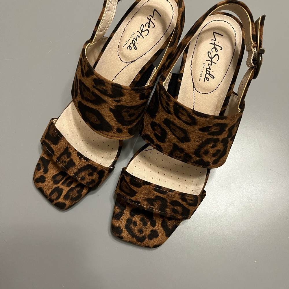Life Stride Brown Leopard Sandals great condition! Women’s 8.5